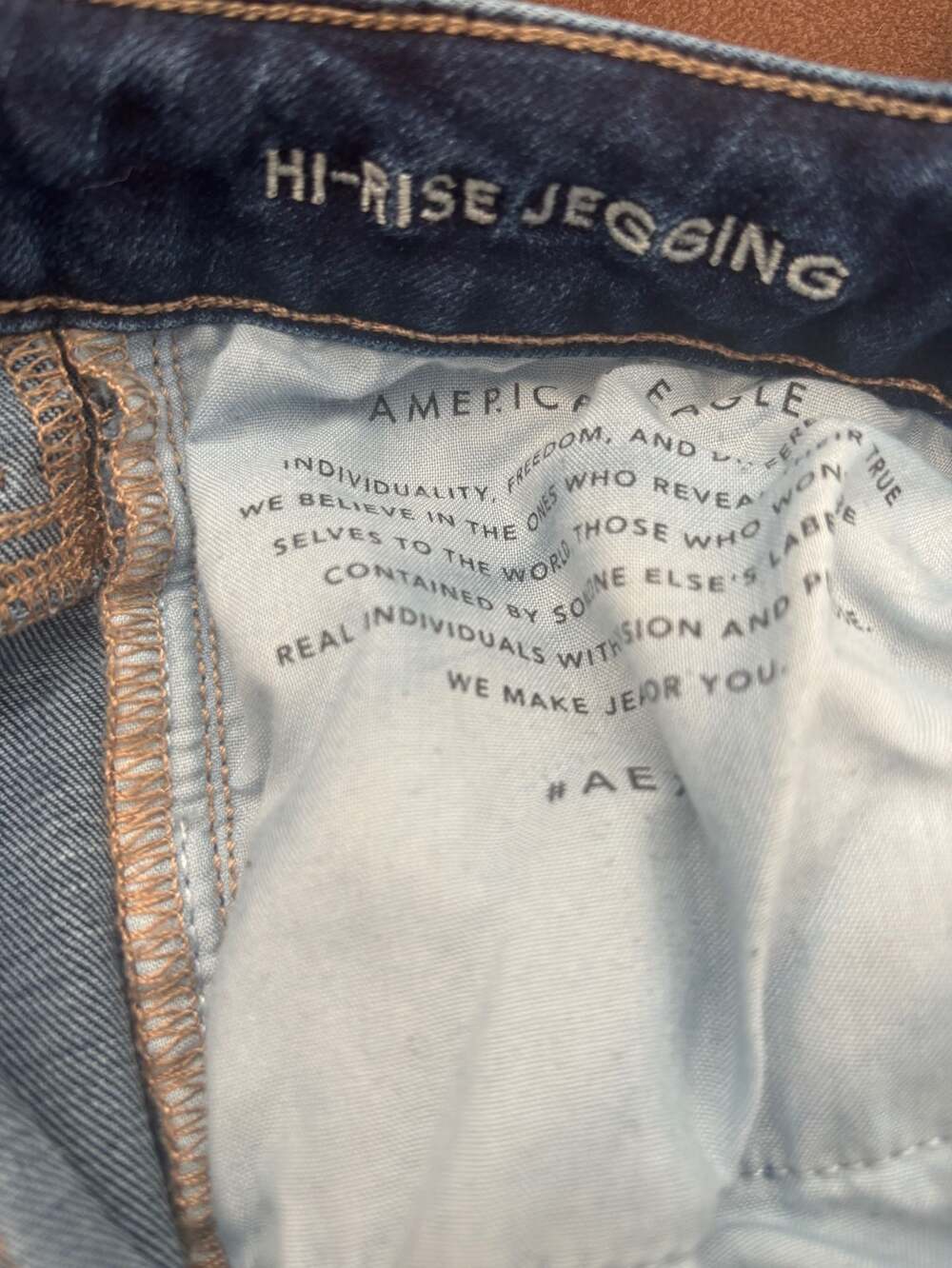 Lot of 3 Womens Designer Jeans - Levi's, American Eagle, and Express - Picture 4 of 7